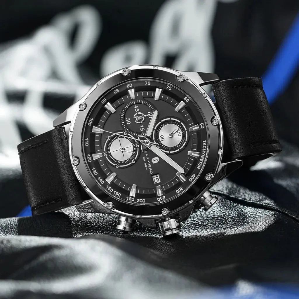 Relogio-Masculino-Sapphero-Atlas-Silver-Black-em-cima-de-um-pano-de-couro