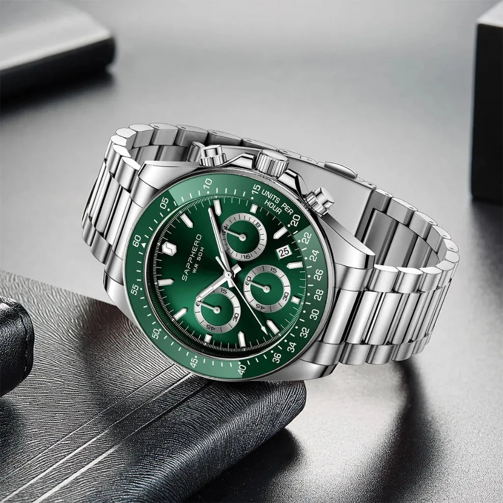 Relógio-Masculino-Sapphero-Imperium-Silver-Green-em-cima-de-uma-mesa