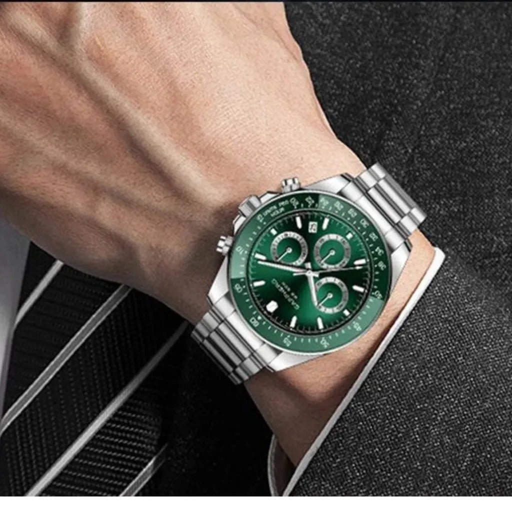 Relógio-Masculino-Sapphero-Imperium-Silver-Green-no-pulso-de-um-modelo