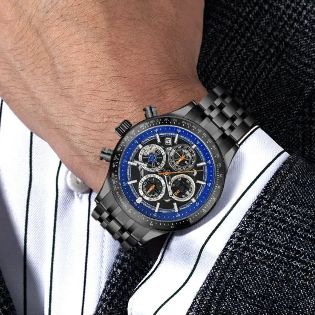 Relógios-Masculino-Sapphero-Magnus-Black-Blue-no-pulso-de-um-homem-de-terno