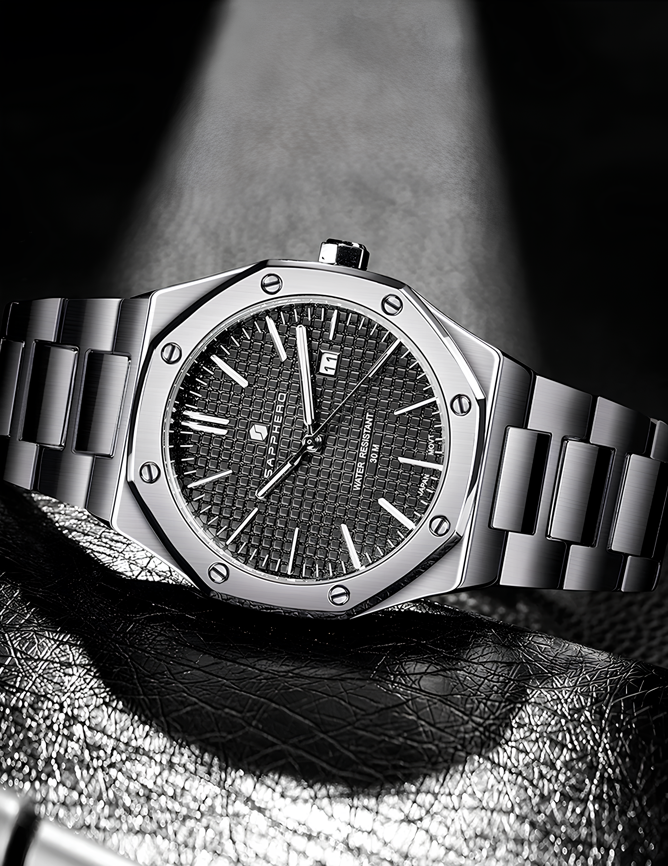 Relogio-de-luxo-de-cima-sobre-uma-bancada-de-couro