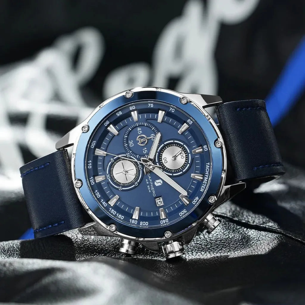Relógios-Masculino-Sapphero-Atlas-Silver-Blue-num-ambiente-ilustrativo-em-cima-de-couro-preto
